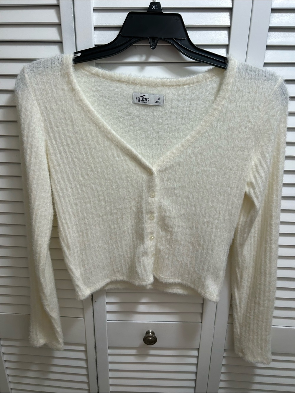 Hollister Cream Fuzzy V-Neck Button-Up Crop Sweater